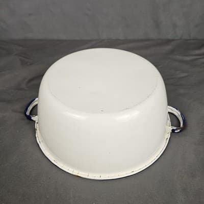 Vintage Enamelware Pan White w Black Edge Handles 3.5 Deep 9" Diameter - Thumbnail 9