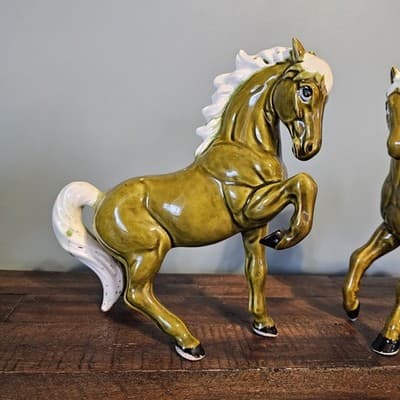 Vtg Ceramic Horse Figurines Pair White Main Tall Gloss Green Brown Mid Century - Thumbnail 2