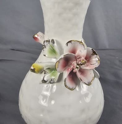 Capodimonte Flowers Vase Vintage 9" Tall Made in Italy - Thumbnail 2
