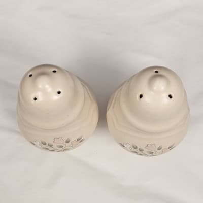 Vintage Pfaltzgraff Remembrance Salt & Pepper Shakers Floral Leaf - Thumbnail 3