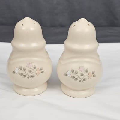 Vintage Pfaltzgraff Remembrance Salt & Pepper Shakers Floral Leaf - Thumbnail 2