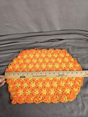 Vintage Retro 4 Hand Crocheted Orange Yellow Placemats Daises Loop Fringe - Thumbnail 3