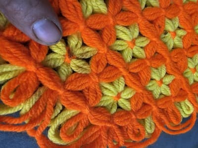 Vintage Retro 4 Hand Crocheted Orange Yellow Placemats Daises Loop Fringe - Thumbnail 5