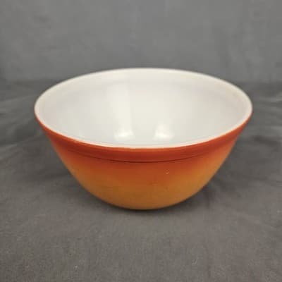 Vintage Pyrex Bowl Flameglo Orange 1 1/2 quart #402 Mixing Nesting Bowl - Thumbnail 2