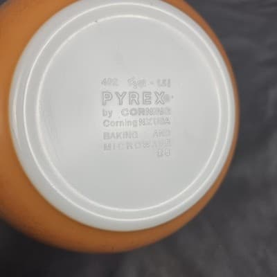 Vintage Pyrex Bowl Flameglo Orange 1 1/2 quart #402 Mixing Nesting Bowl - Thumbnail 6