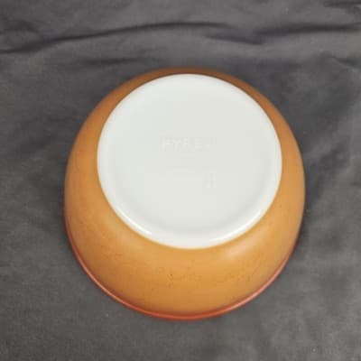 Vintage Pyrex Bowl Flameglo Orange 1 1/2 quart #402 Mixing Nesting Bowl - Thumbnail 4