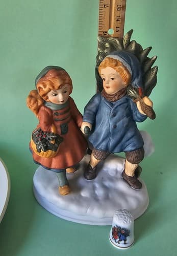 Keeping The Christmas Tradition - AVON 1981 Memories Figurine Plate Thimble Set - Thumbnail 7