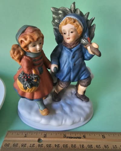 Keeping The Christmas Tradition - AVON 1981 Memories Figurine Plate Thimble Set - Thumbnail 13