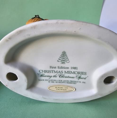 Keeping The Christmas Tradition - AVON 1981 Memories Figurine Plate Thimble Set - Thumbnail 12