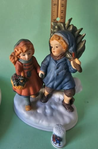 Keeping The Christmas Tradition - AVON 1981 Memories Figurine Plate Thimble Set - Thumbnail 8