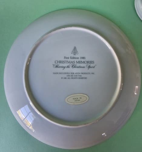 Keeping The Christmas Tradition - AVON 1981 Memories Figurine Plate Thimble Set - Thumbnail 5