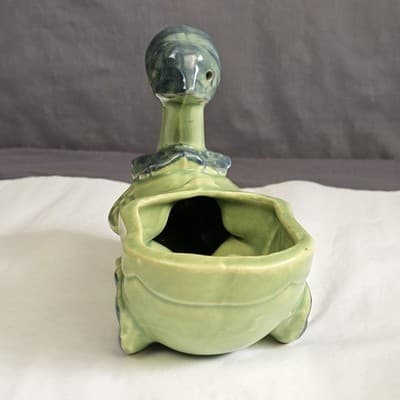 Vintage Shawnee - Green Duck Pulling Wagon Planter 752 - blue detail - USA - Thumbnail 4