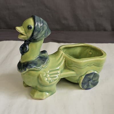 Vintage Shawnee - Green Duck Pulling Wagon Planter 752 - blue detail - USA - Thumbnail 2