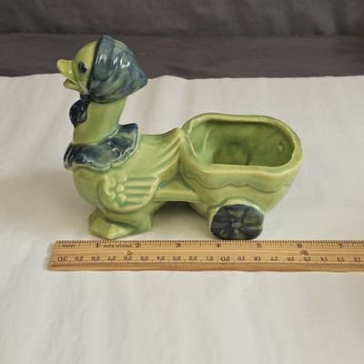 Vintage Shawnee - Green Duck Pulling Wagon Planter 752 - blue detail - USA - Thumbnail 8