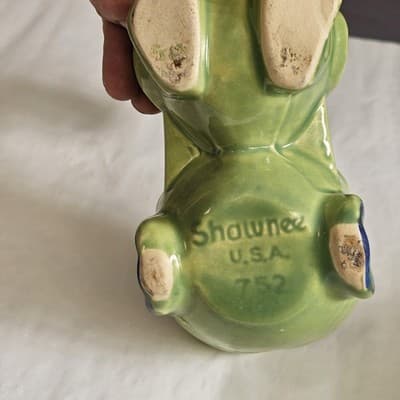 Vintage Shawnee - Green Duck Pulling Wagon Planter 752 - blue detail - USA - Thumbnail 7