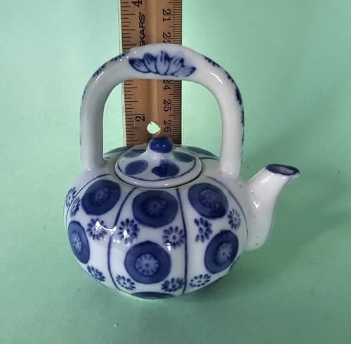 Tiny Blue and White Lidded Tea Pot 3.5" tall Miniature Vintage - Thumbnail 6