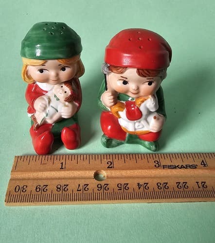 Avon 1983 Elves Christmas Salt and Pepper Shaker Set Cute 2.5" Tall - Thumbnail 7