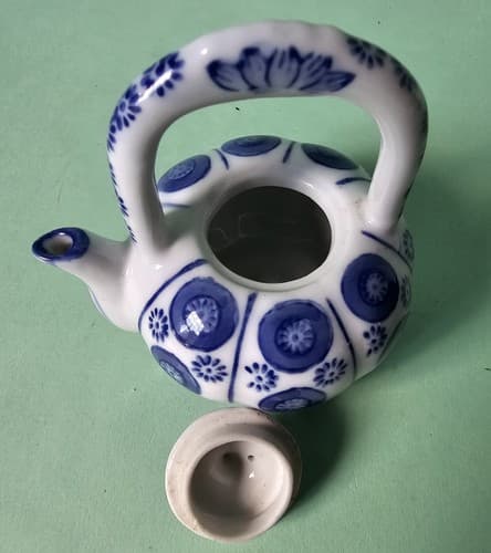 Tiny Blue and White Lidded Tea Pot 3.5" tall Miniature Vintage - Thumbnail 4