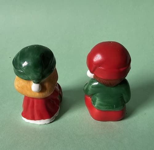 Avon 1983 Elves Christmas Salt and Pepper Shaker Set Cute 2.5" Tall - Thumbnail 4