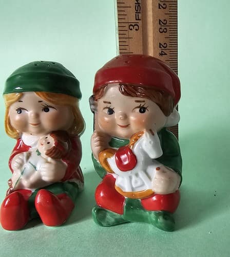 Avon 1983 Elves Christmas Salt and Pepper Shaker Set Cute 2.5" Tall - Thumbnail 8