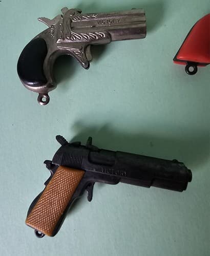 Victory Toy Minature pistols (3) + (1) Unbranded Tiny Guns Vintage - Thumbnail 8