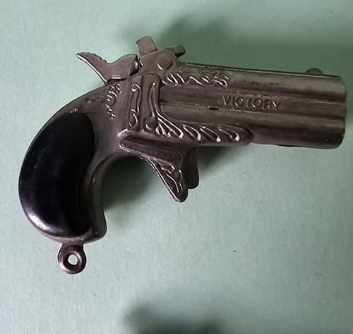 Victory Toy Minature pistols (3) + (1) Unbranded Tiny Guns Vintage - Thumbnail 6