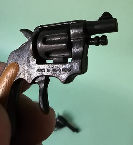 Victory Toy Minature pistols (3) + (1) Unbranded Tiny Guns Vintage - Thumbnail 10