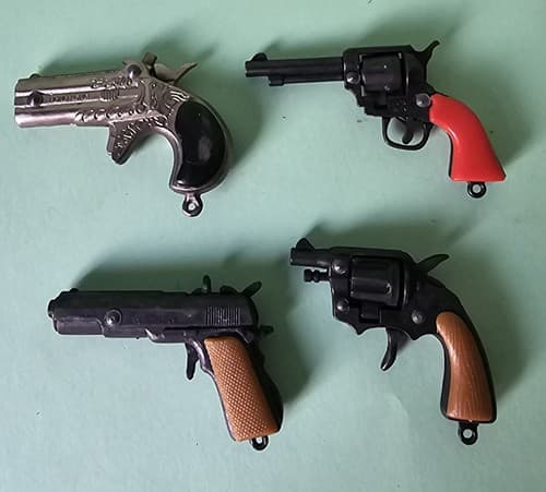 Victory Toy Minature pistols (3) + (1) Unbranded Tiny Guns Vintage - Thumbnail 2