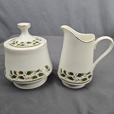 Holly Holiday Home for the Holidays Sugar and Creamer Set Christmas - Thumbnail 2