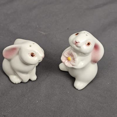 Vtg Avon Bunny Mates Salt And Pepper Shakers 1983 Easter Spring Rabbit Easter - Thumbnail 2