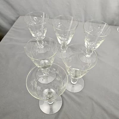 Vintage Crystal Wine Glasses Set of 6 Delicate Etched Leaf & Vine Pattern 5.5" - Thumbnail 6