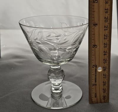 Vintage Crystal Champayne Glasses Set of 4 Delicate Etched Leaf & Vine Pattern - Thumbnail 2