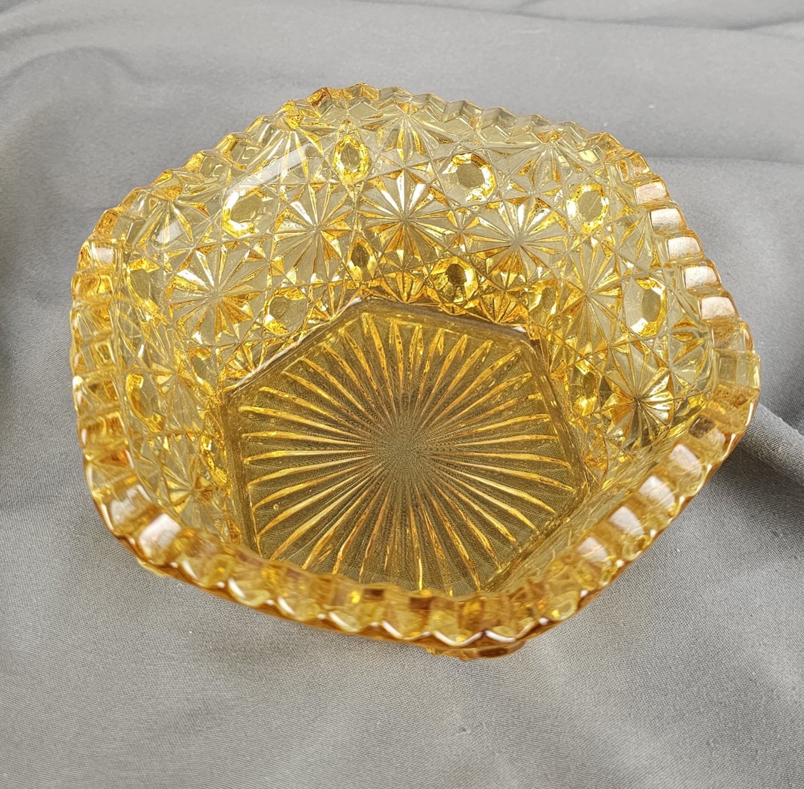 LE Smith Art Glass Daisy Button Amber Hexagon Berry Bowl Vintage Collectible - Thumbnail 2