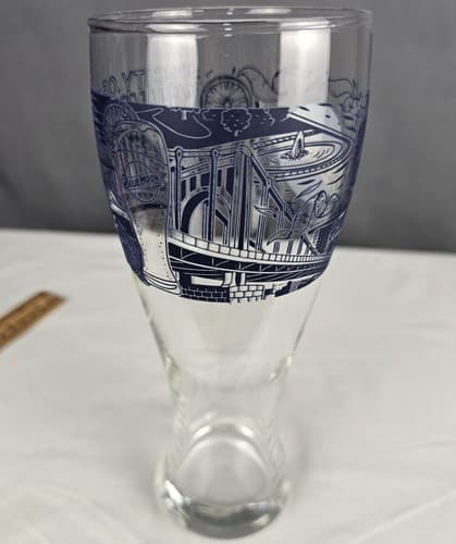 Blue Moon "City of Champions" Pilsner 20oz Tallboy Beer Glass 8.75” Tall - Thumbnail 8
