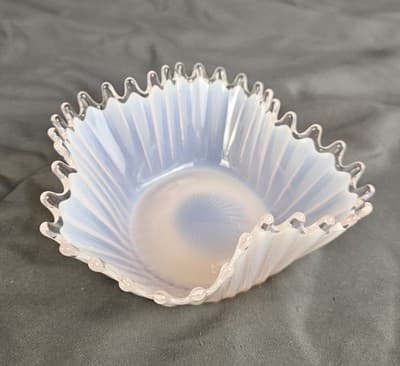 FOSTORIA Pink Heirloom Opalescent Crimped Glass Bowl Vintage (Pinker) MCM - Thumbnail 2