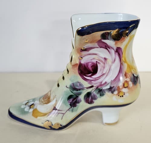 Vintage Hand Painted NIPPON VICTORIAN BOOT Vase ~ CABBAGE ROSES and Gold Trim - Thumbnail 2