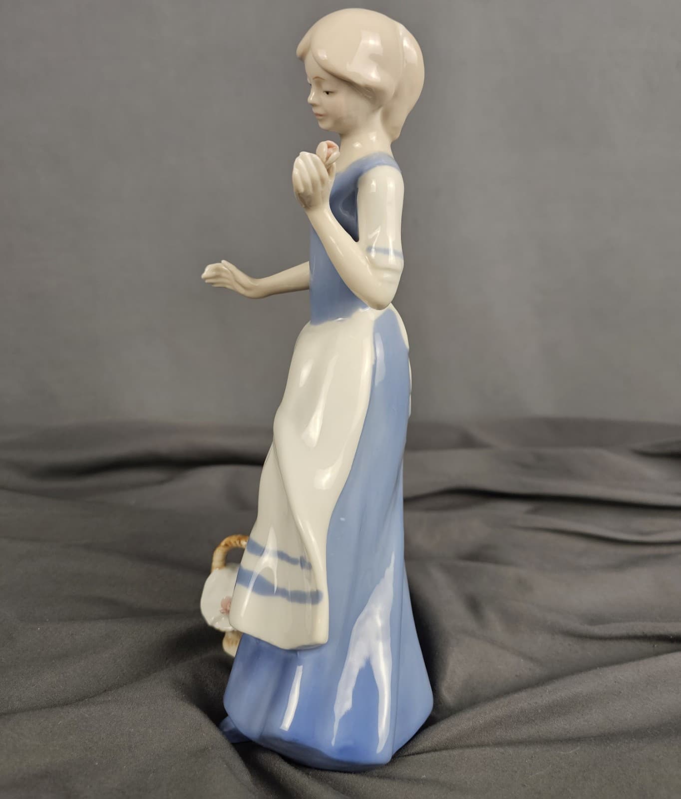 Vintage Blue & White Figurine Girl with Apron & Rose Basket Ceramic Lladro Style - Thumbnail 3