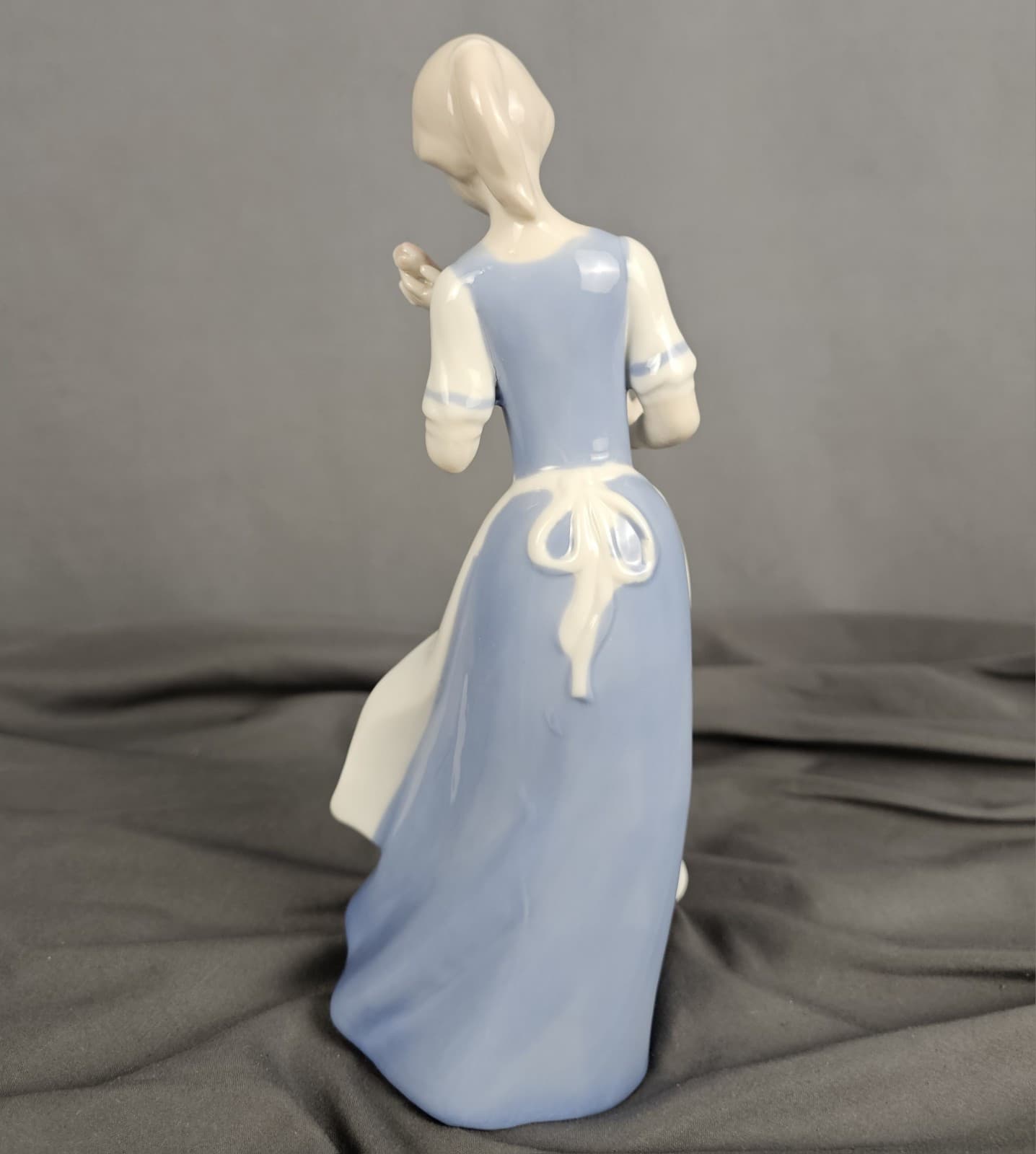Vintage Blue & White Figurine Girl with Apron & Rose Basket Ceramic Lladro Style - Thumbnail 4