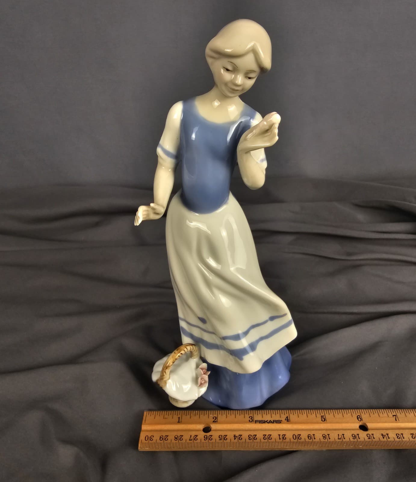 Vintage Blue & White Figurine Girl with Apron & Rose Basket Ceramic Lladro Style - Thumbnail 7
