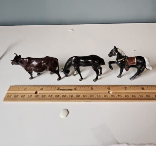 Lot Of 3 Vintage Miniature Metal Horses and Cow Figurines - Thumbnail 9