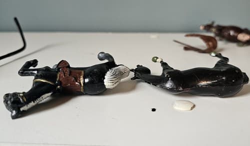 Lot Of 3 Vintage Miniature Metal Horses and Cow Figurines - Thumbnail 5