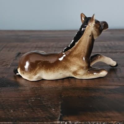 Vintage Dark Bay Foal Horse Figurine Lying Down Bone China? Japan - Thumbnail 4