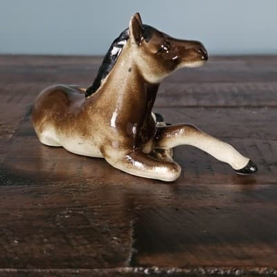 Vintage Dark Bay Foal Horse Figurine Lying Down Bone China? Japan - Thumbnail 3