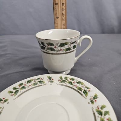 Vintage Home for the Holidays Holly Holiday Tea Cup and Saucer Set - Thumbnail 7