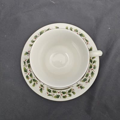 Vintage Home for the Holidays Holly Holiday Tea Cup and Saucer Set - Thumbnail 3