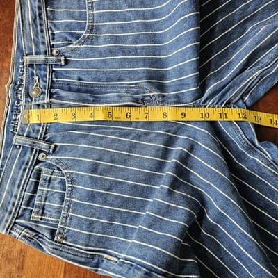 American Eagle Mom Jeans Blue w White stripes Size Regular 4 Tapered Legs 27.5" - Thumbnail 9