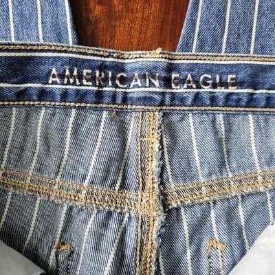 American Eagle Mom Jeans Blue w White stripes Size Regular 4 Tapered Legs 27.5" - Thumbnail 16