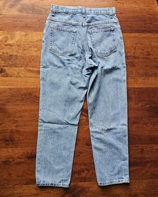 Faded Glory Womens Relaxed Fit Jeans Size 14 Light Wash Inseam 28" - Thumbnail 4