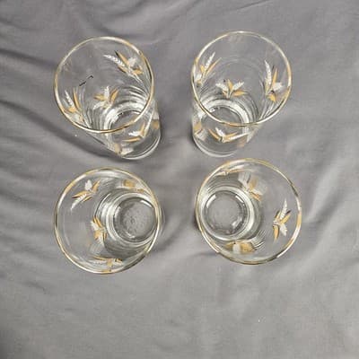 Vintage Libby 5 1/2”X 2.75" Wheat Glasses 8oz White and Gold Rim - Lot of 4 - Thumbnail 5