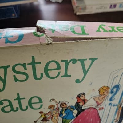 1965 MYSTERY DATE Vintage Original Version Board Game MILTON BRADLEY USA - Thumbnail 4